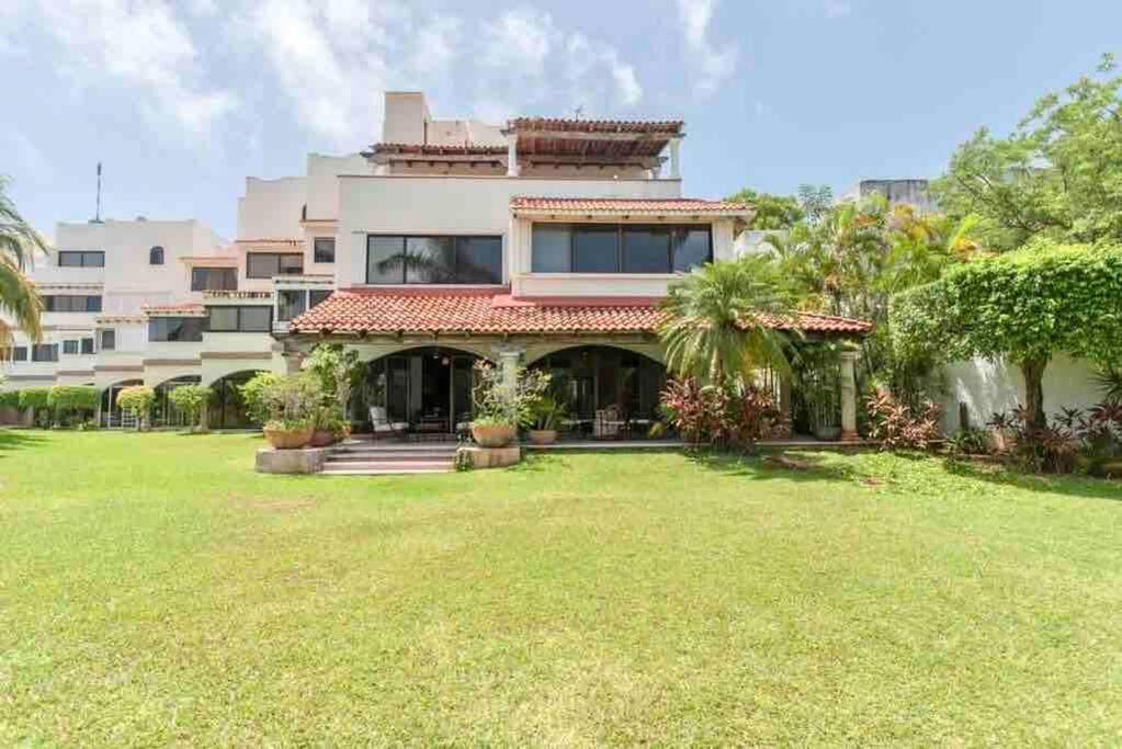 CASA REAL- Increíble villa sobre la laguna by CASA PARAISO Cancún Exterior foto